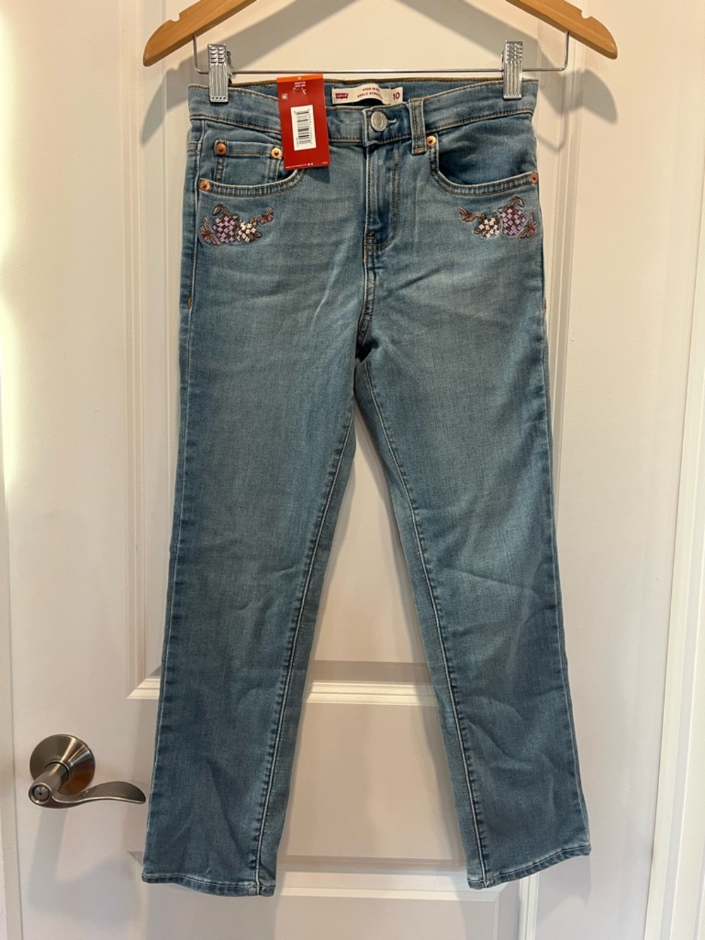 Levi's Light Blue High Rise Ankle Straight Jeans with Embroidery.  NWT Size 10